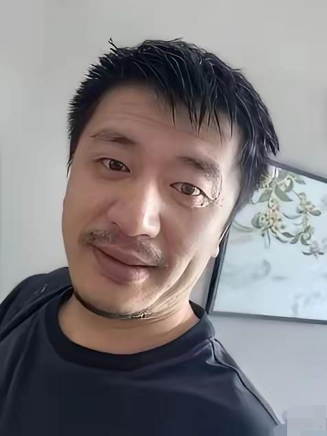 张雪峰带来的警示太扎心：长期熬夜的人，千万别再盲目剧烈运动！


嘴唇发紫、眼圈