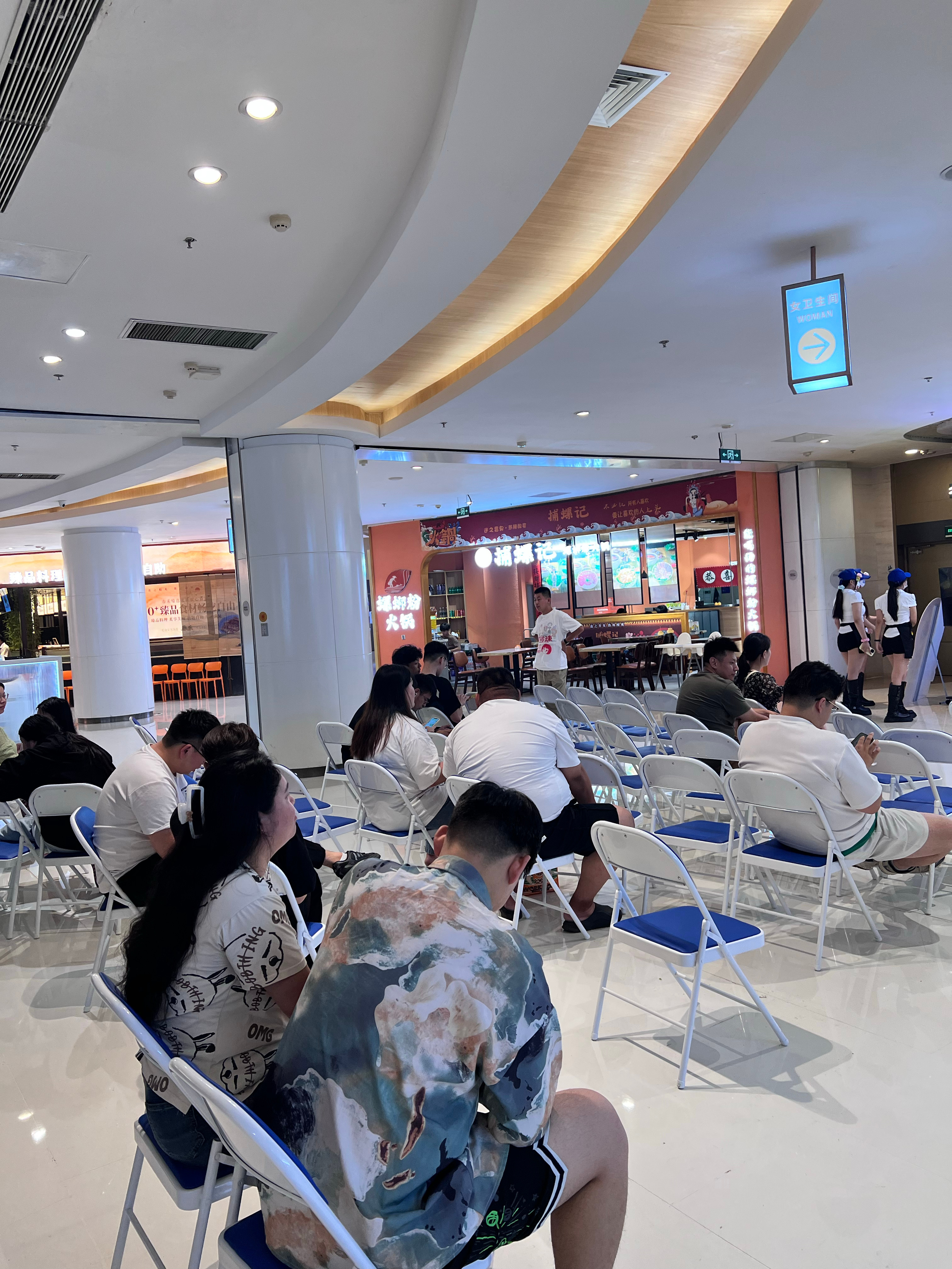 现在的餐厅也好时尚呀[哈哈][哈哈][哈哈] ​​​