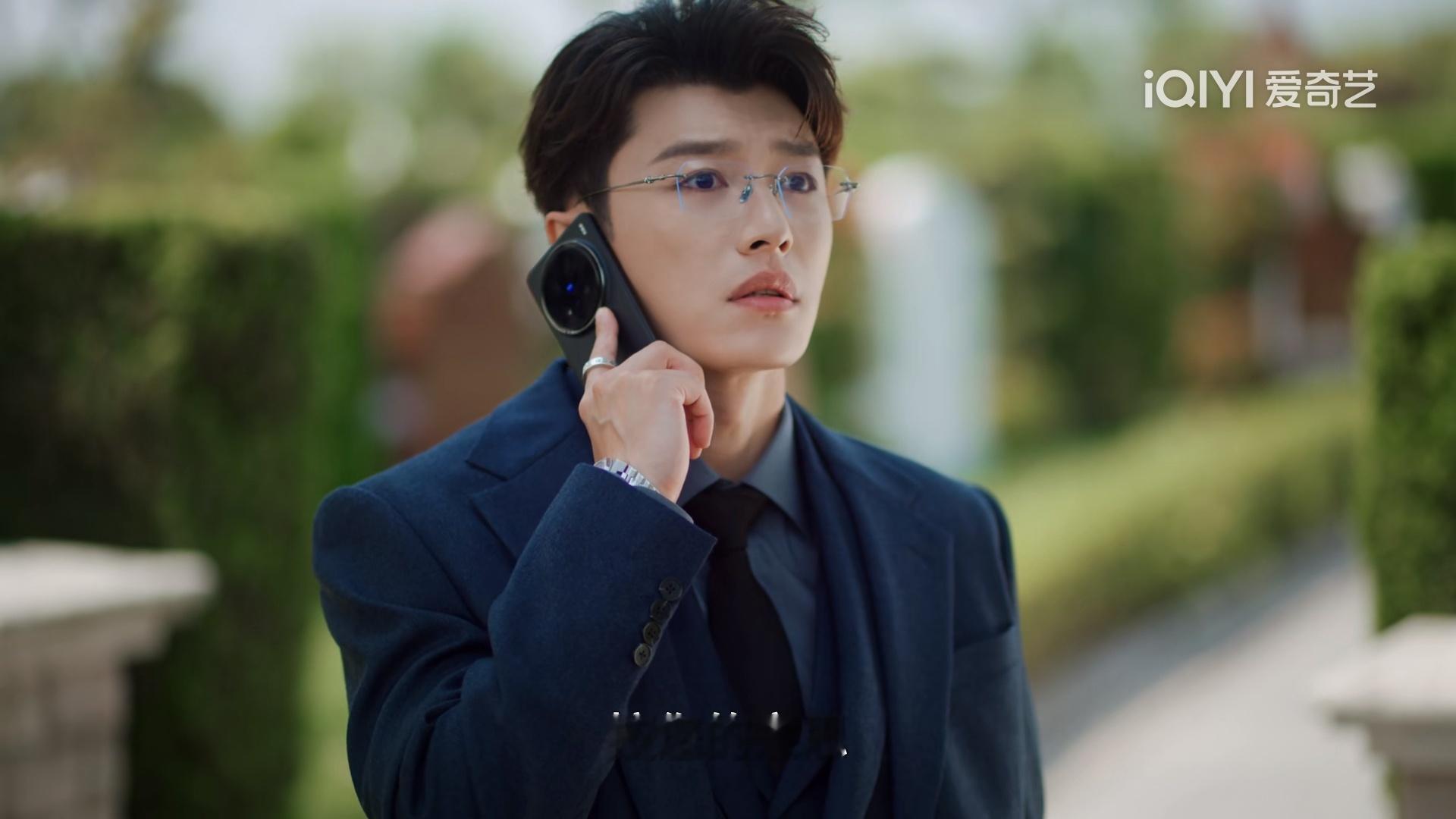 刷了N个裴轸后，终于抽时间把《轧戏》看了，代旭戴上金丝眼镜那股子斯文败类的劲儿真