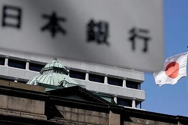 经合组织最新报告给日本开出“药方”：加息、加税、推动改革。但真正病入膏肓的，不是