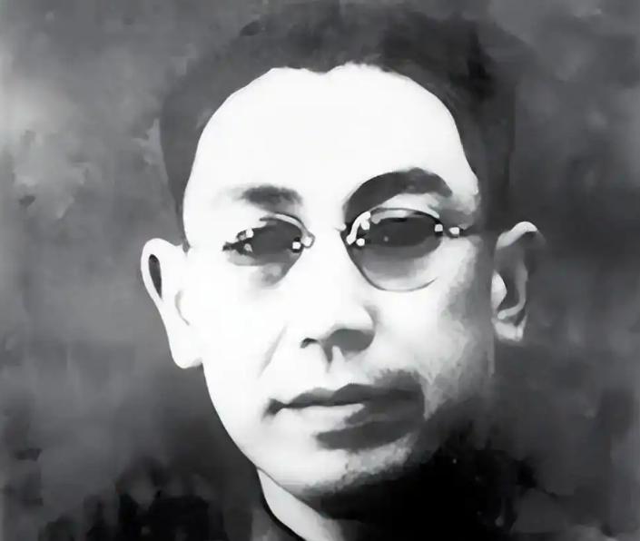 1997年，90岁的郭汝瑰刚过完生日，子女们都从外地赶回来给老爷子祝寿。寿宴一散