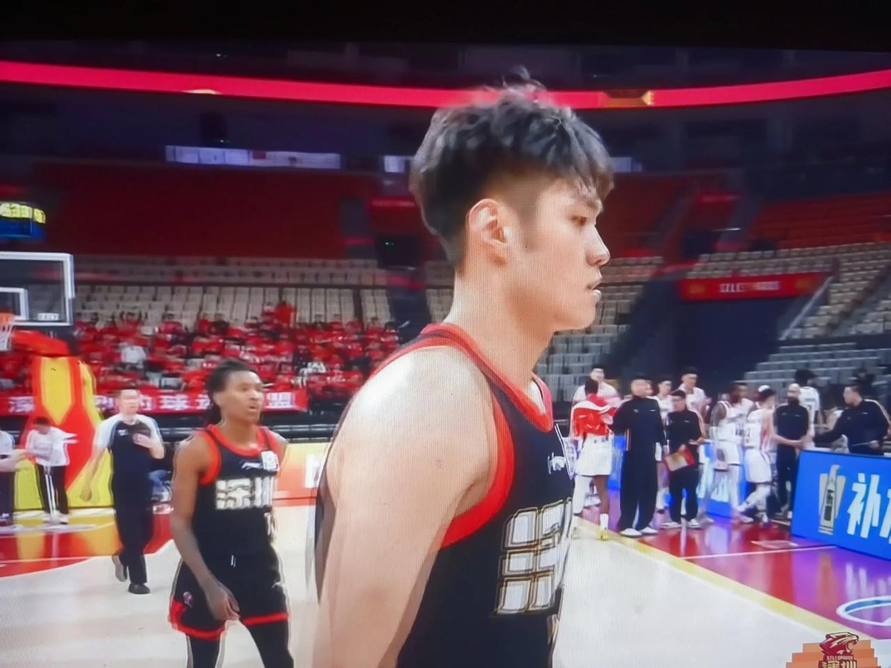 看不懂啊，打的如此好的深圳队空座率居然这么高…
今年的深圳队是一支让人非常敬佩的