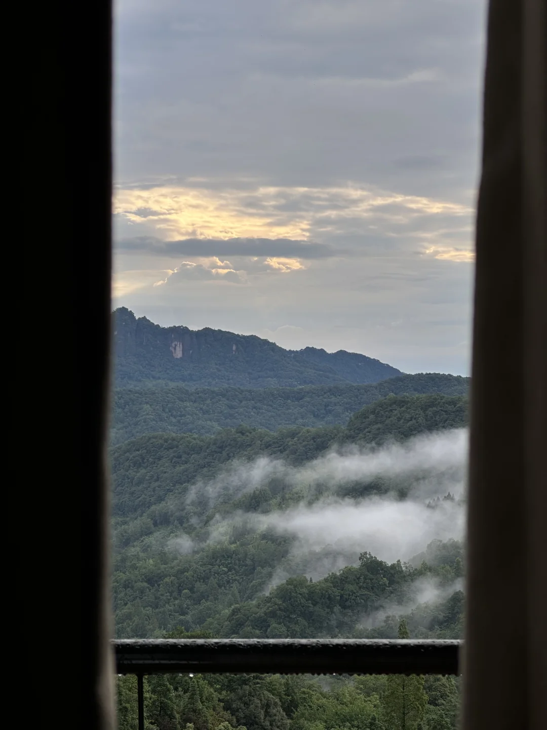 清晨的阳光让小仙女不想起床