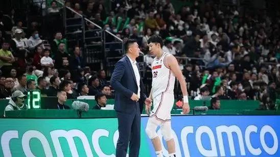 周琦确定缺席，拍片结果显示伤情加重，广东今晚大概率是凉了，新疆那边赵睿情况也差不