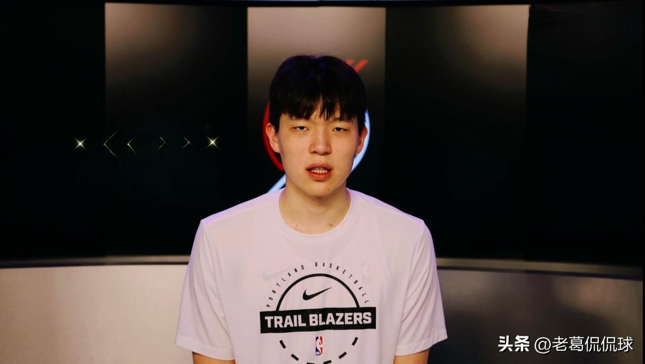 开拓者新星杨瀚森真是太懂人情世故了！在勇士巨星库里宣布将会和中国品牌李宁签约之后