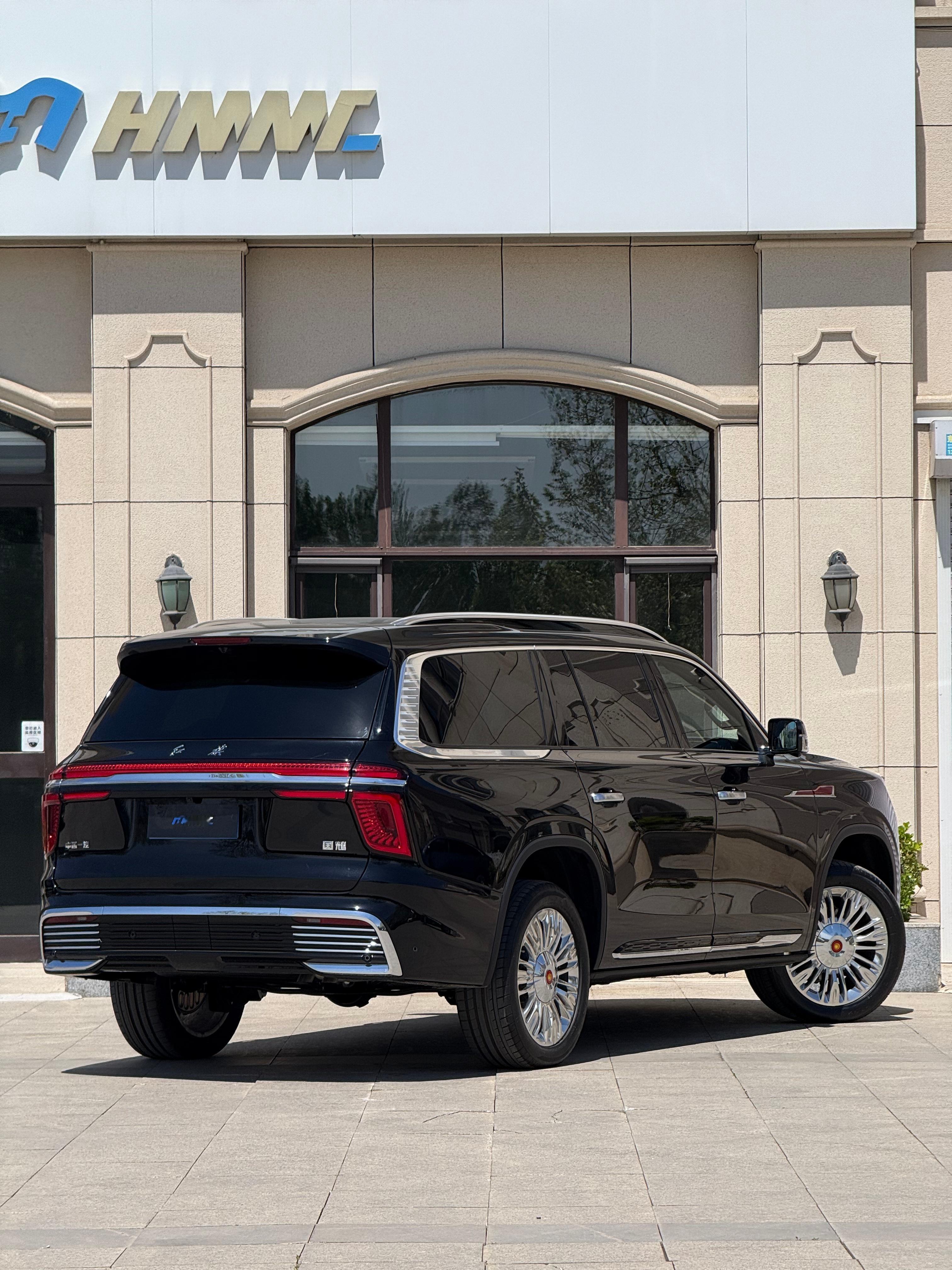 下午仔细感受了一番这台百万级的红旗国耀它散发出来的气质，是骨子里的帝王相，藏都藏