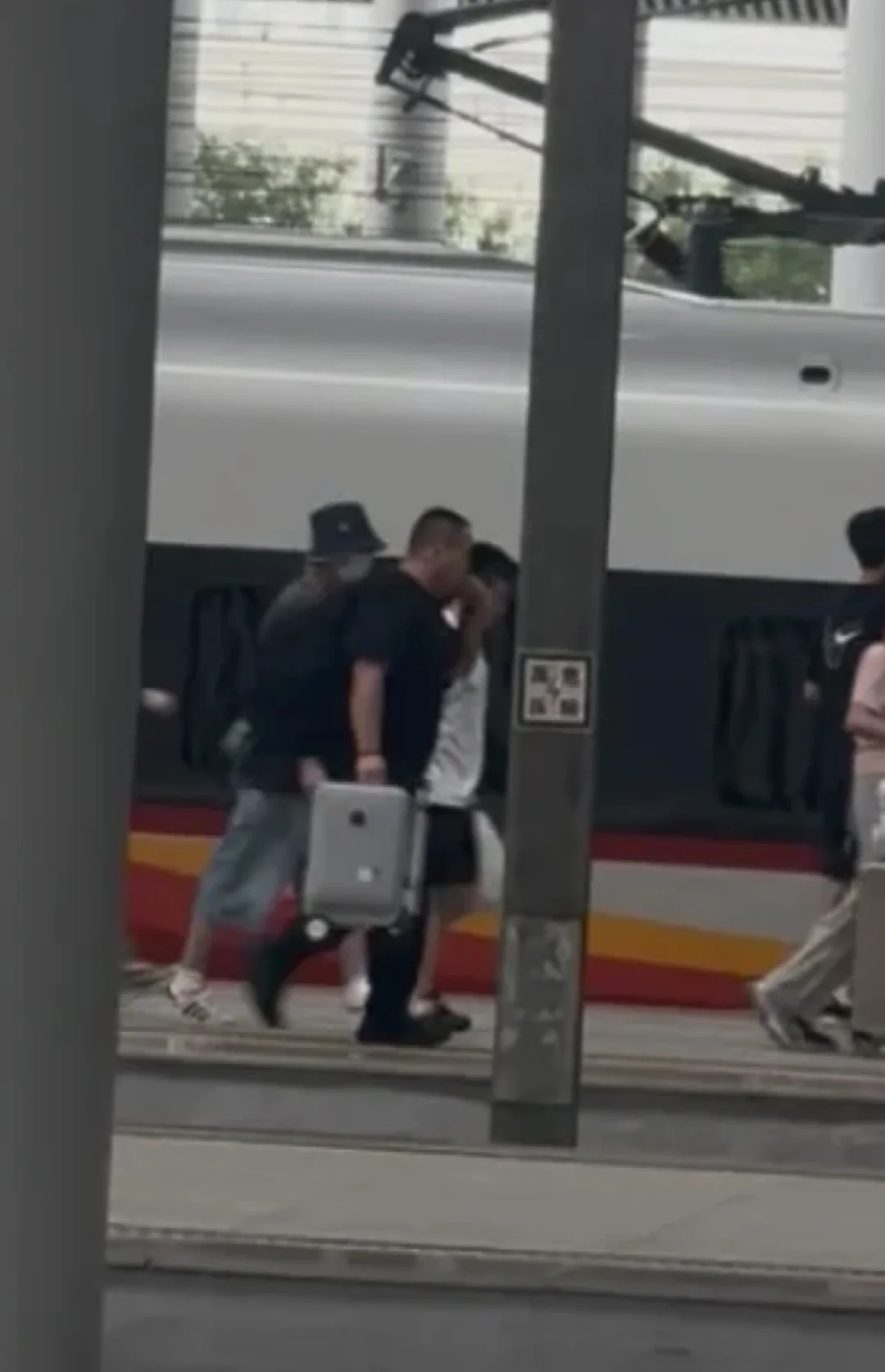 鹿晗 鹿晗西安到达！！