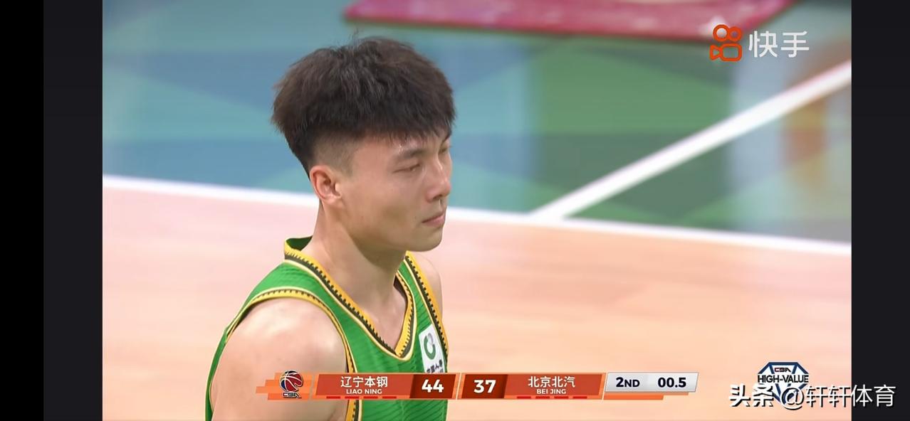 上半场的鄢手骐简直神准，3分球5投4中半场就贡献了13分，最近鄢手骐的三分球命中