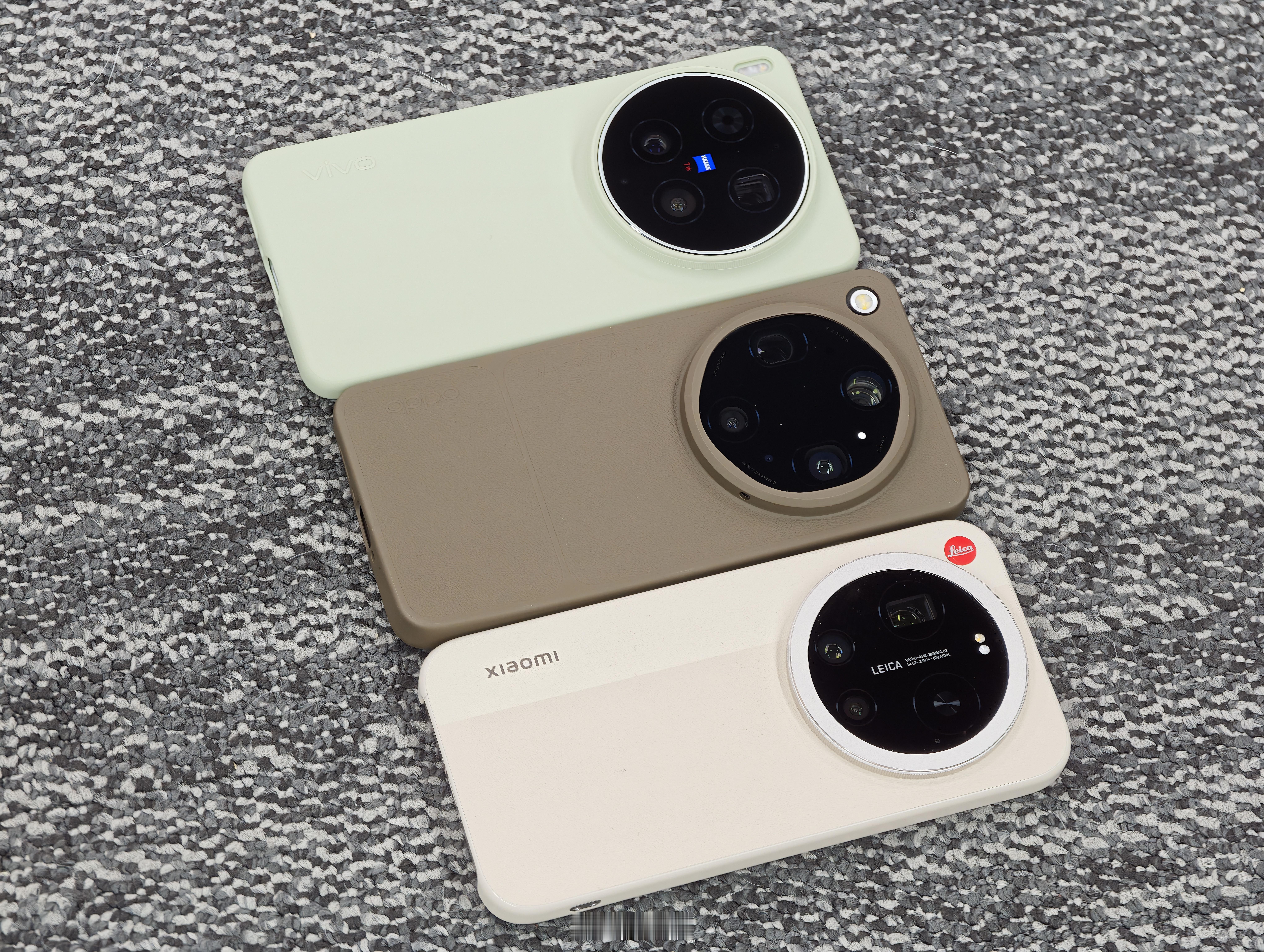 超大杯就是超大杯，自带手机壳的质量都很高，尤其是小米这个徕卡版