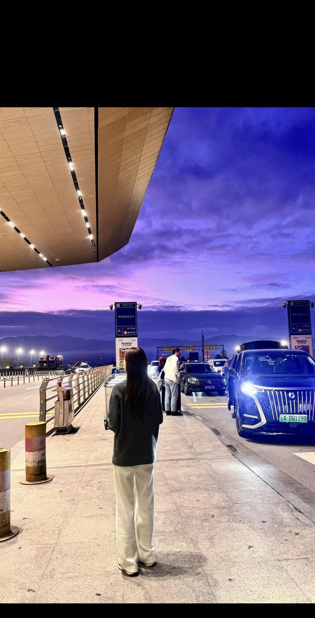 “希望你我勇敢 自由 松弛 随性 及时行乐”