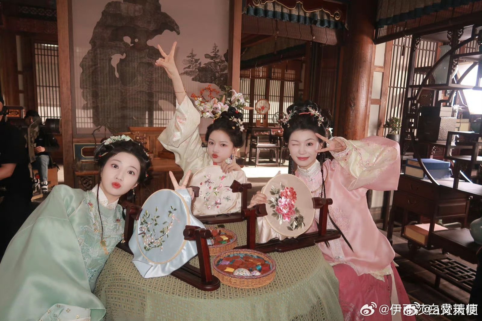 任敏于2026年5月21日（《良陈美锦》大结局当天）在微博一次性发布154张照片