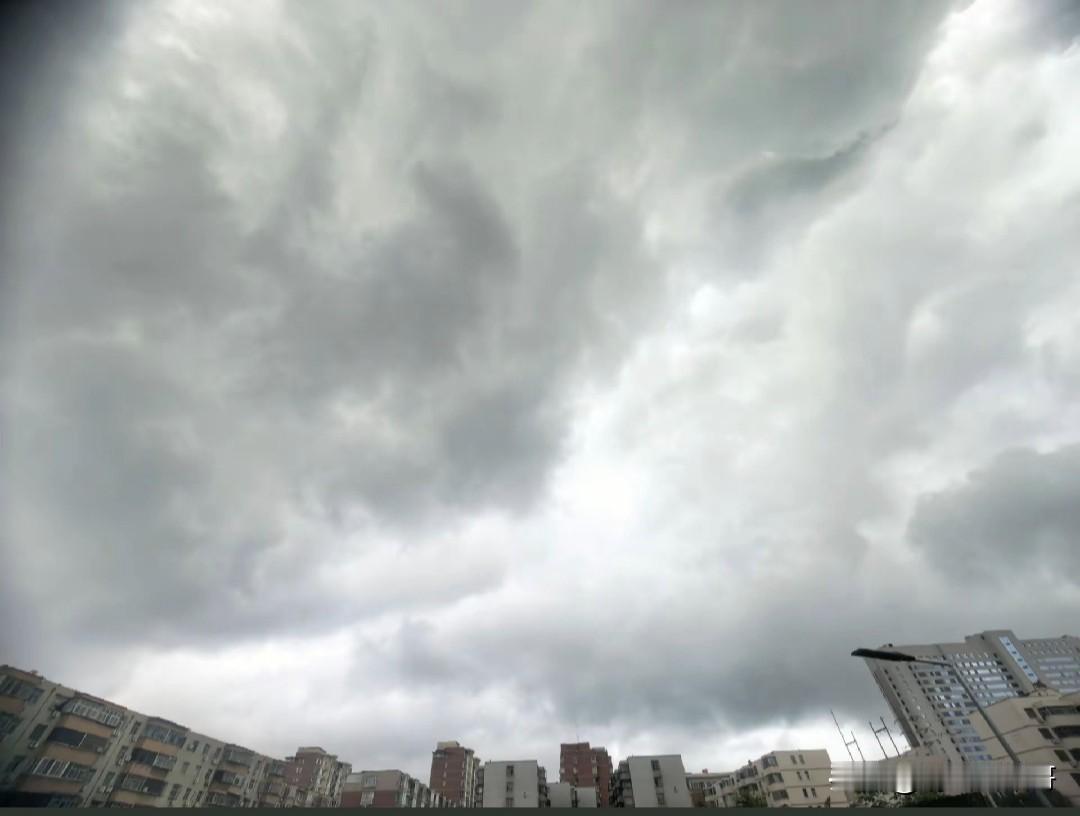 快下雨了，你手里有伞吗？