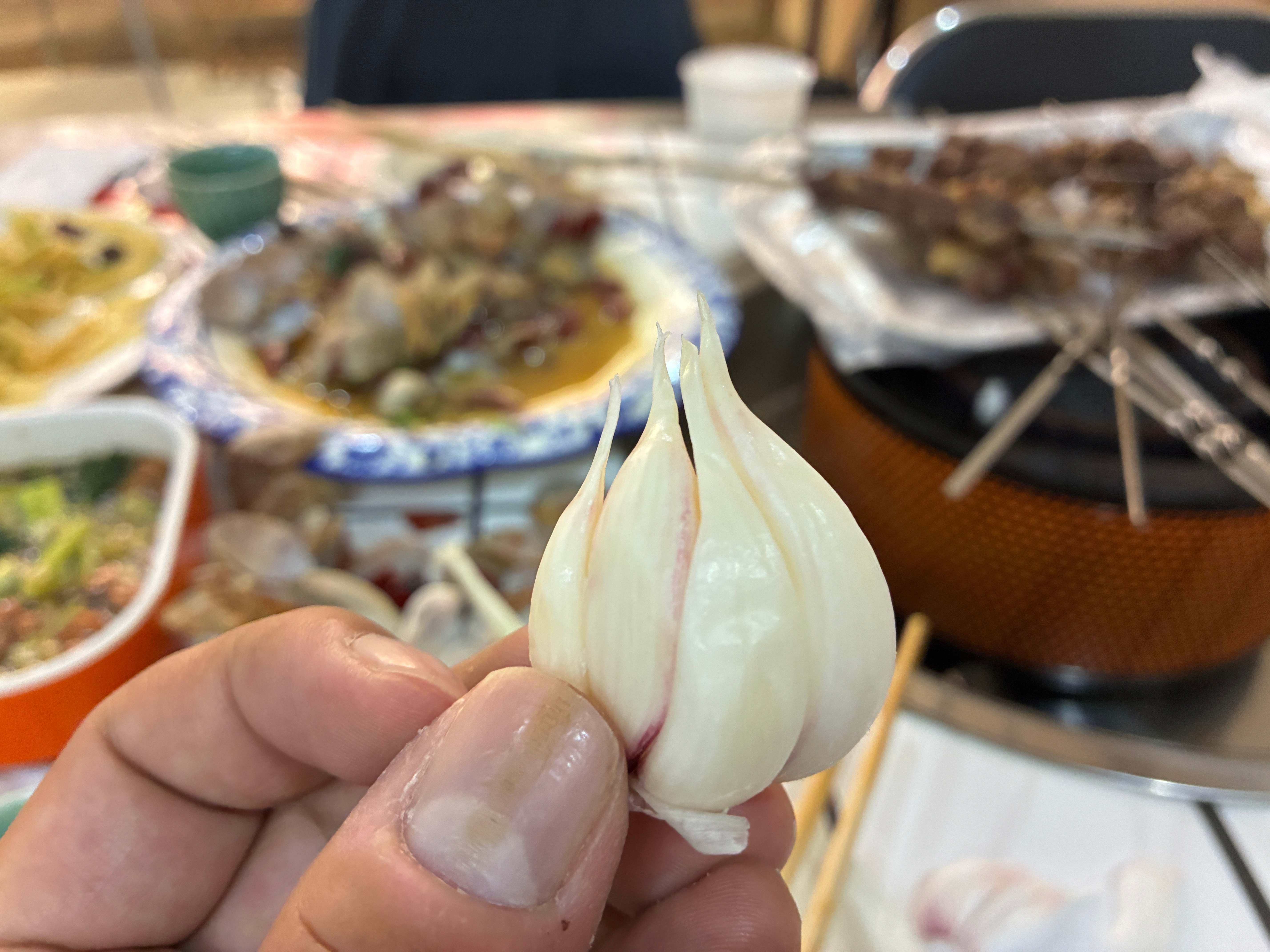 吃肉不吃蒜，香味少一半，每次烧烤，都得吃一头新蒜 ​​​