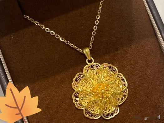 我再也不敢戴金项链了，心里产生了大阴影！
我们60年代出生的人，可以说一直等到2