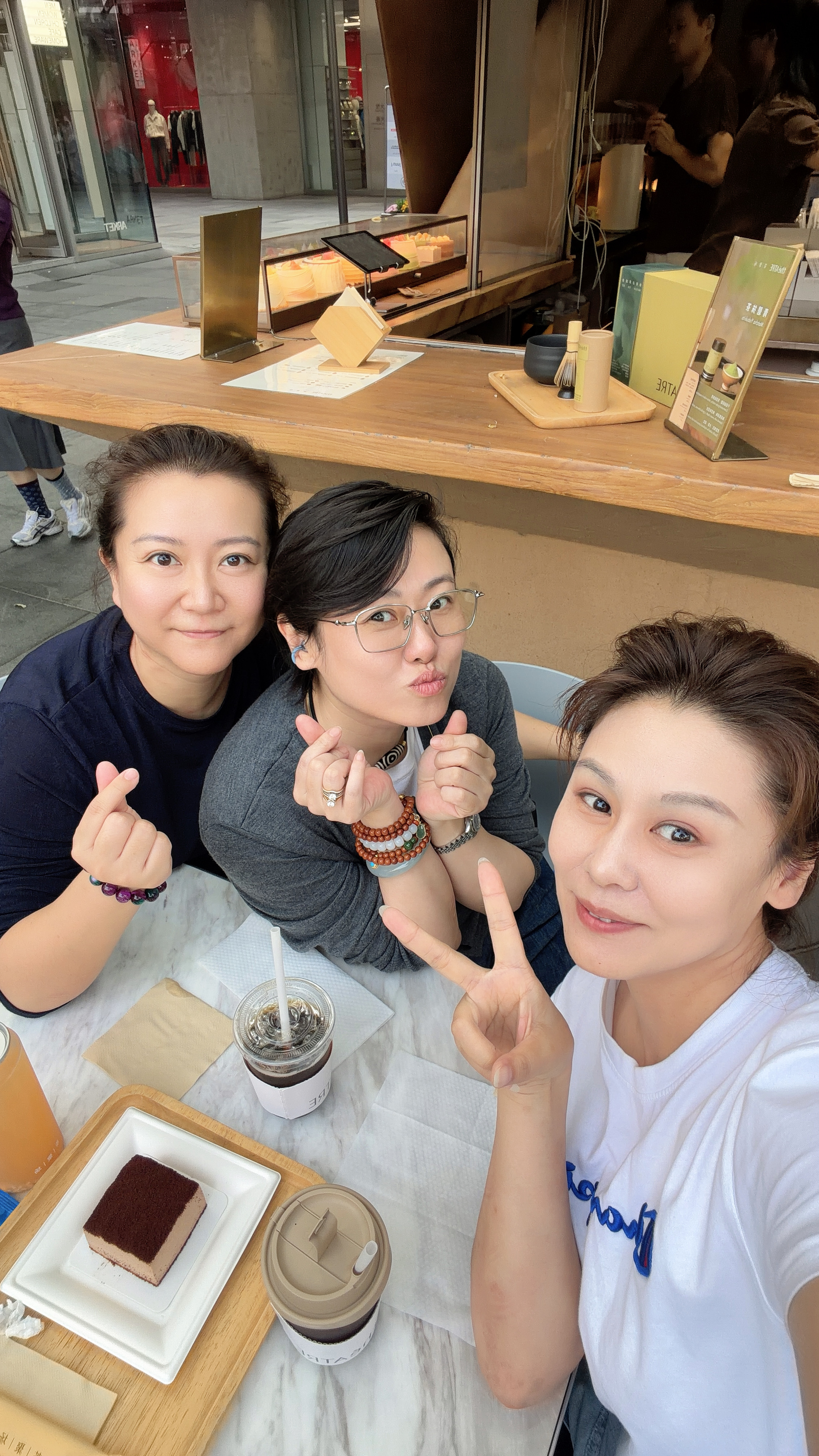 新疆来人～同学，不是泛泛之交，是饭饭之交[比耶] ​​​