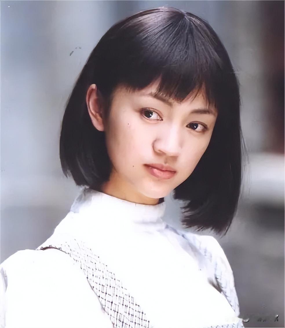 2010年，罗海琼和华谊副总裁费麒结婚。婚礼上费麒突然抢过司仪的话筒，大家以为他