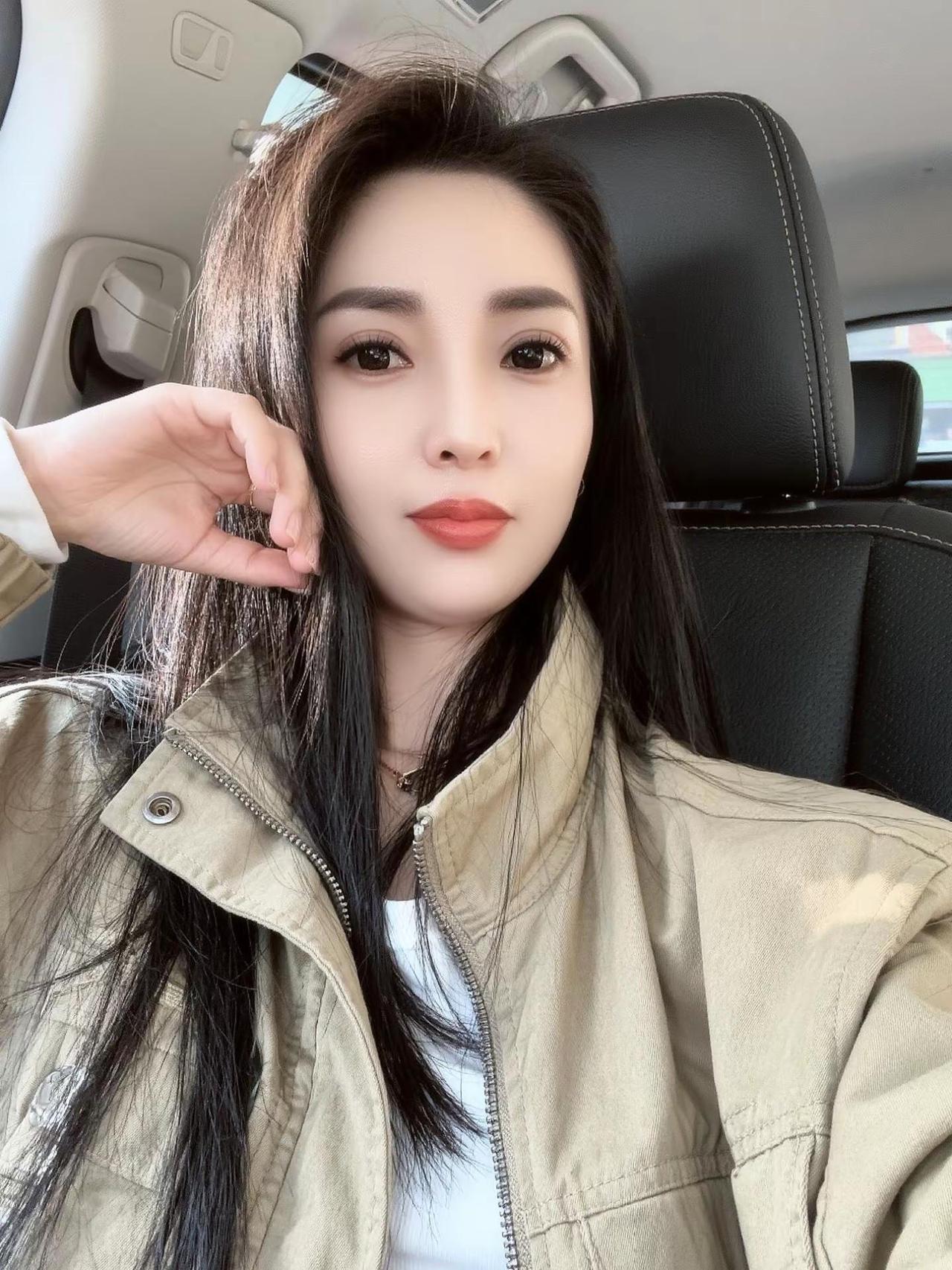 车内女神范 车内自拍