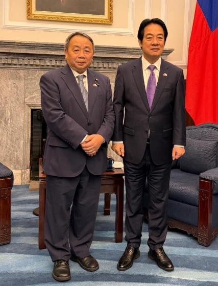 石平见赖清德简直把“谄媚”两个字刻在了脸上！9月9日他自己在社交平台发文炫耀，说