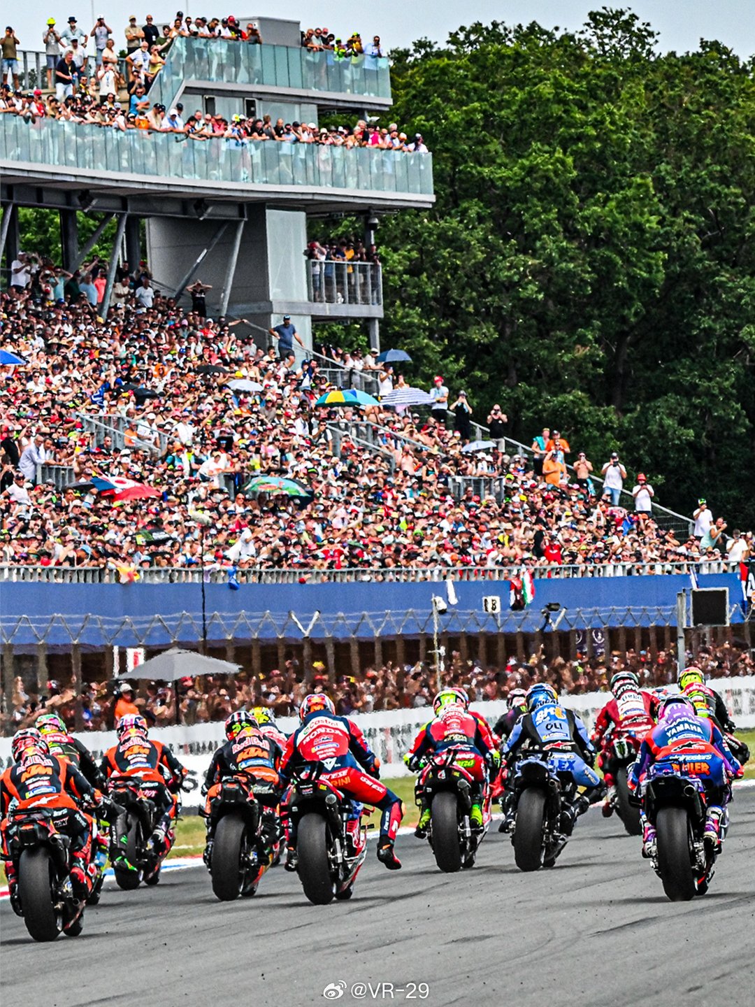 2026年MotoGP荷兰 Tissot 大奖赛三天吸引了将近20万观众入场 周