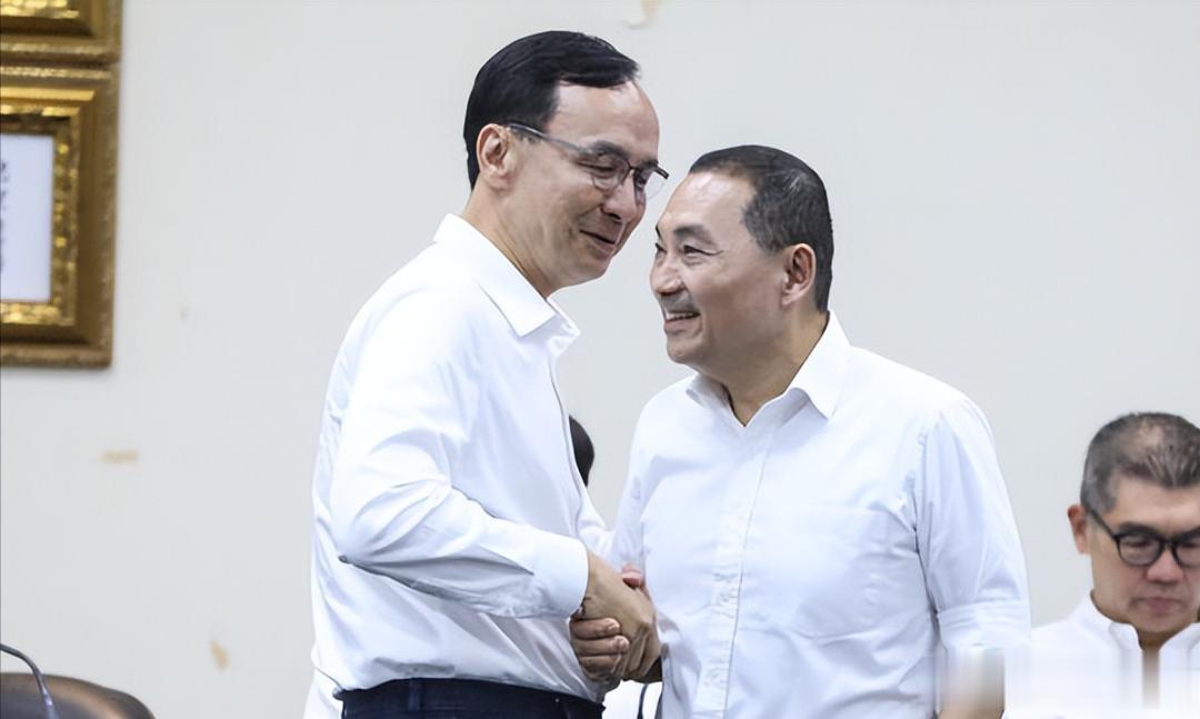 国民党侯友宜有惊无险获得征召，台湾地区的2024大选呈现蓝绿白三方竞逐态势。郭台