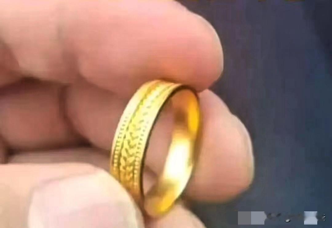 暖心！哈尔滨，男子开出租车送一对来自广东的新婚小两口到车站，不到2小时，接到女子