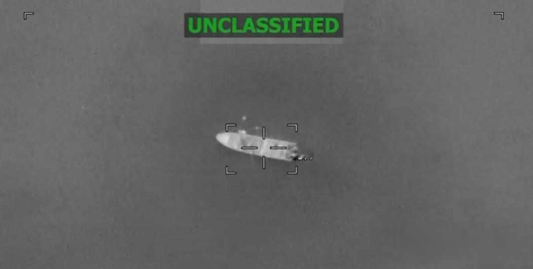 美军在加勒比海连打三船，没证据就开火，渔民可能成了靶子

2026年2月16号晚