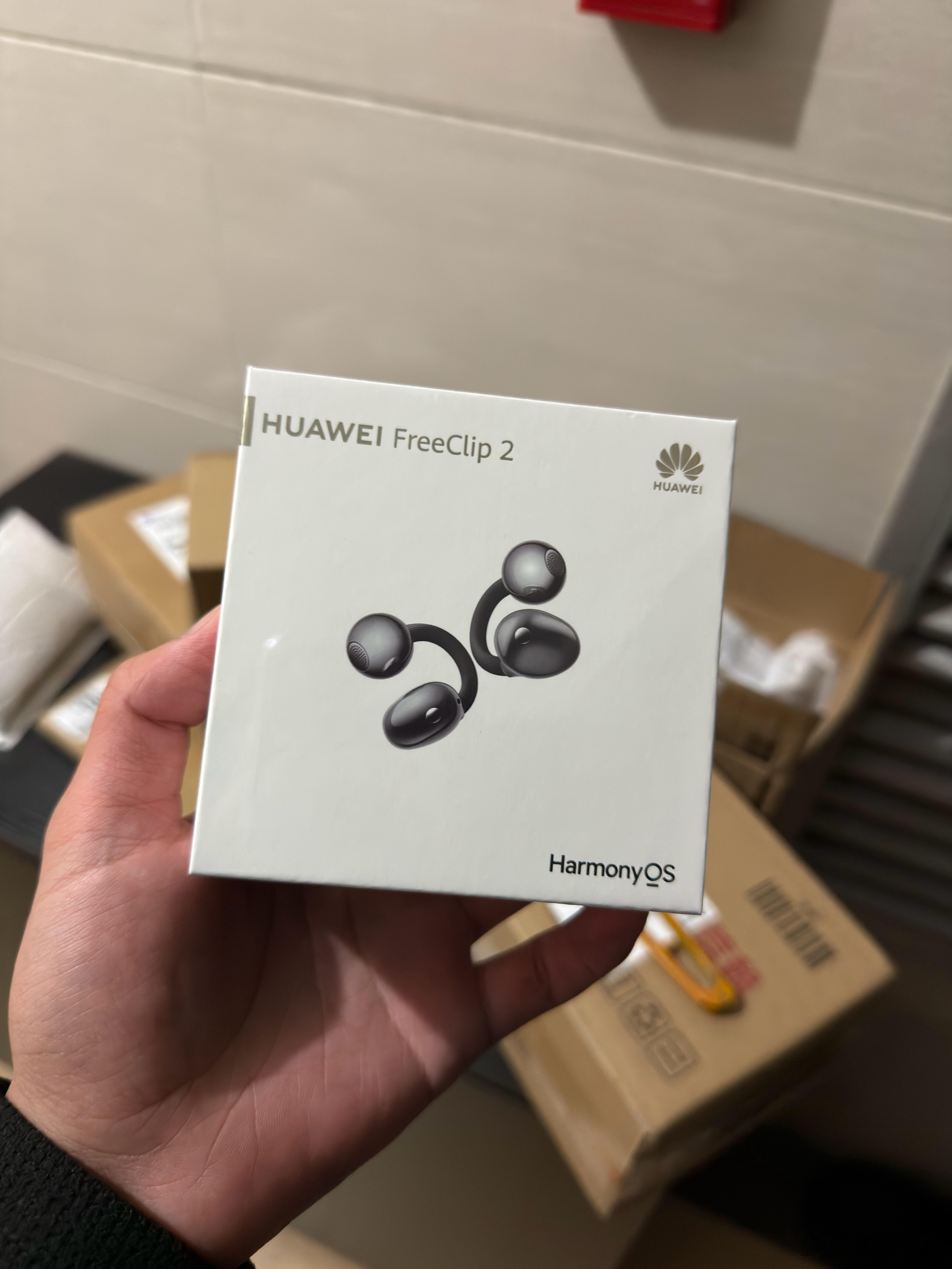 收到我最想要的耳机了[舔屏]华为FreeClip 2，出去吃个晚饭就回来开箱 ​