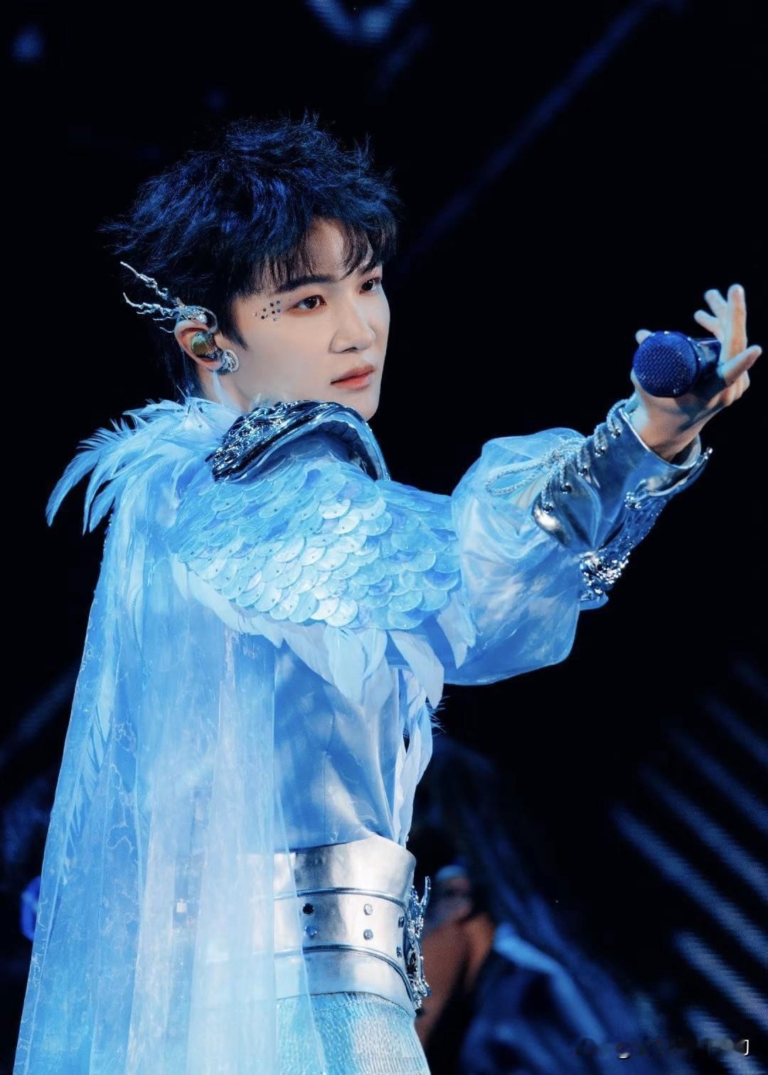 周深每日美图欣赏周深 周深[超话] 你们都是什么时候喜欢上周深的