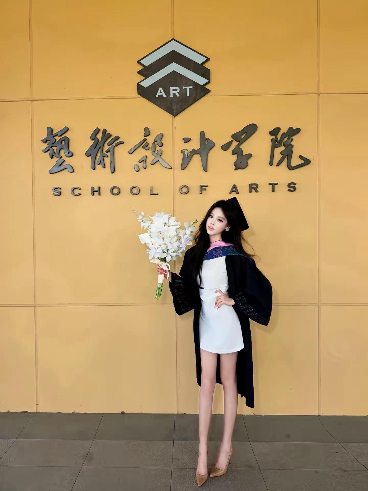 我们短暂交错 尾声潮落 致敬这场遇见🎓毕业季 毕业 学士服