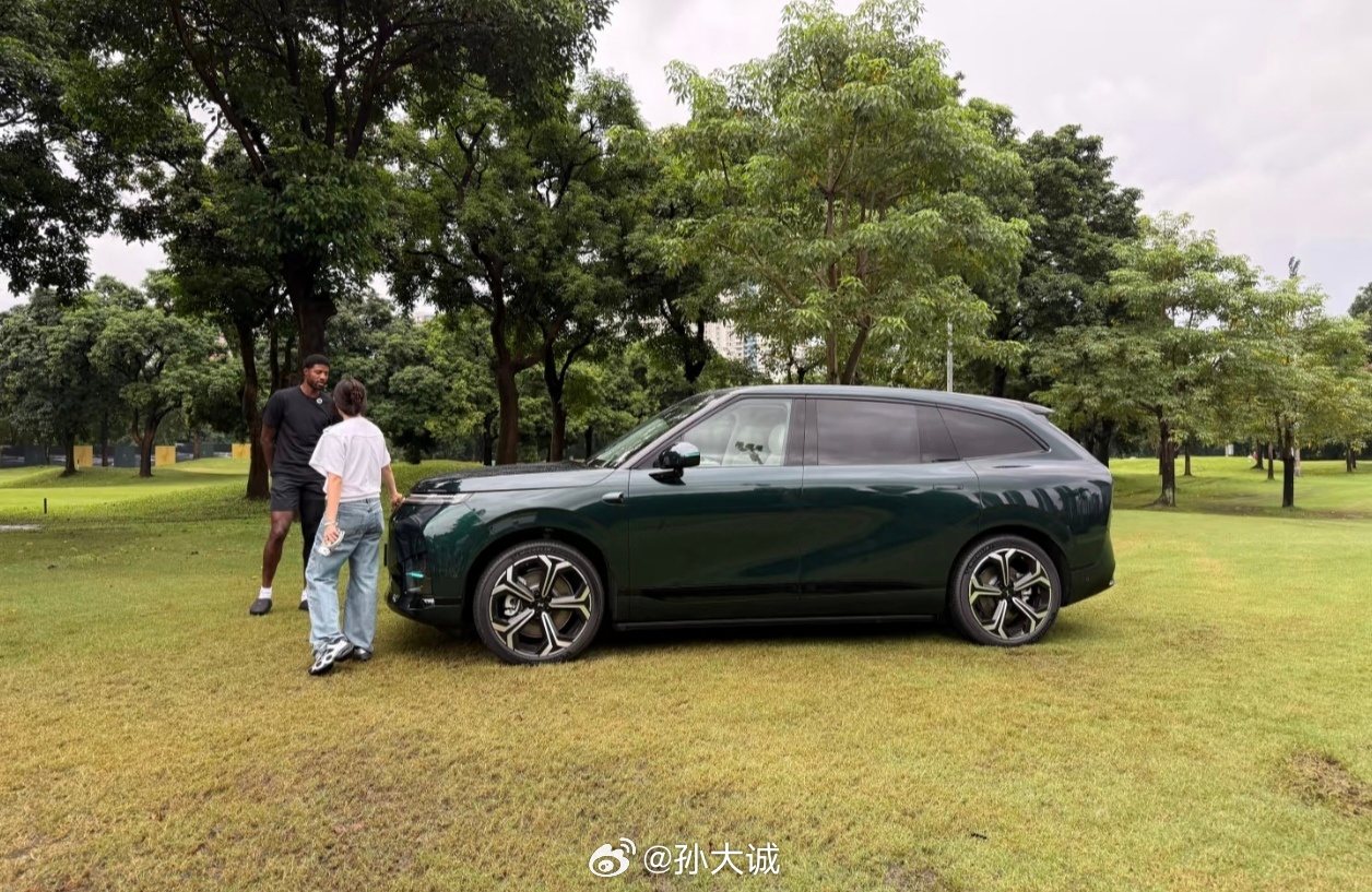 全球大五座科技旗舰小鹏G9L来了相信NBA球迷注意到了，前几天NBA球星乔治中国