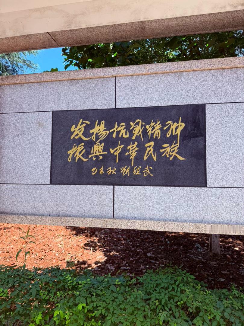 生活手记记录真实生活摄影摄影摄影 廊下揽晴空，山河寄初心晴光漫过澄澈的玻璃穹顶，