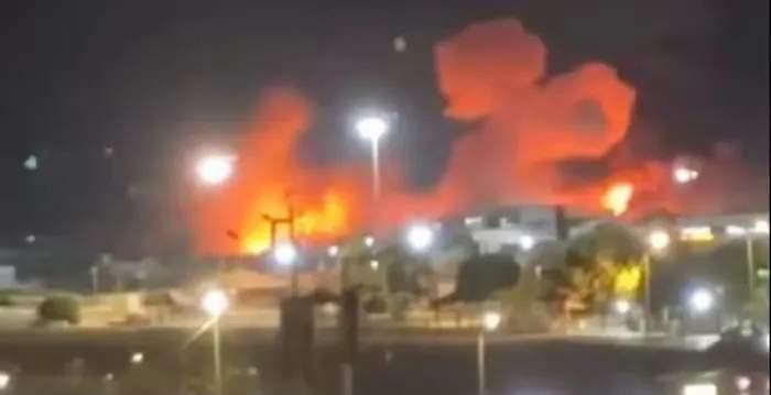 美军7个小时炸弹雨暴打伊朗，伊朗石油城爆发两次大爆炸！

这一波美军是真不装了。