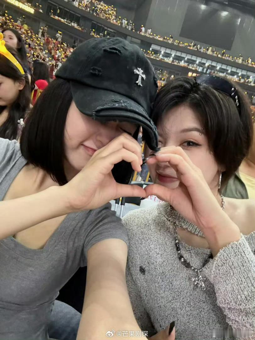 司晓迪晒鹿晗演唱会现场照司晓迪去鹿晗演唱会的时间对上了司晓迪晒了鹿晗演唱会现场照