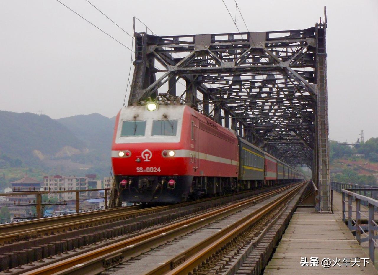 2017年11月，从乌鲁木齐开往昆明的K1504/1501次列车通过川黔铁路白沙