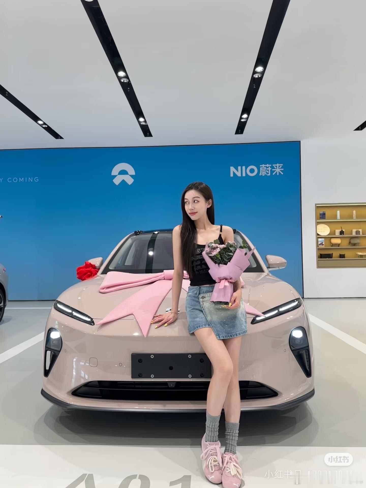 Pink Pink🚗终于等到我的小粉 颜值真高啊今天特地穿了一双粉色鞋子 我妈