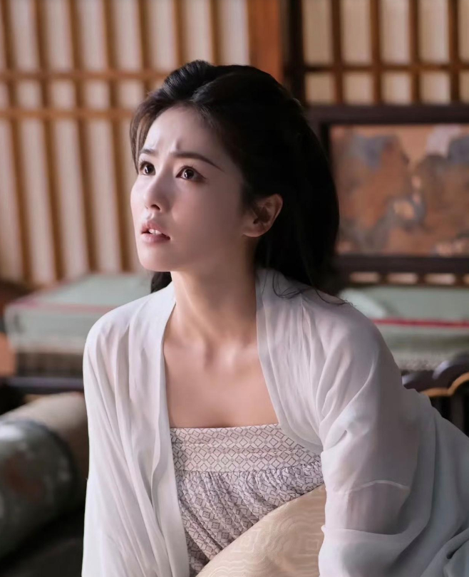 1. 白鹿的哭戏在圈 内向来以感染力著称，拍摄的时候，导演还经常会专门为她的哭戏
