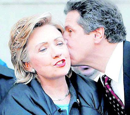 欣赏希拉里的男人很多，毕竟她又美又能干还有个性。她和克林顿很配，都是万人迷真人版