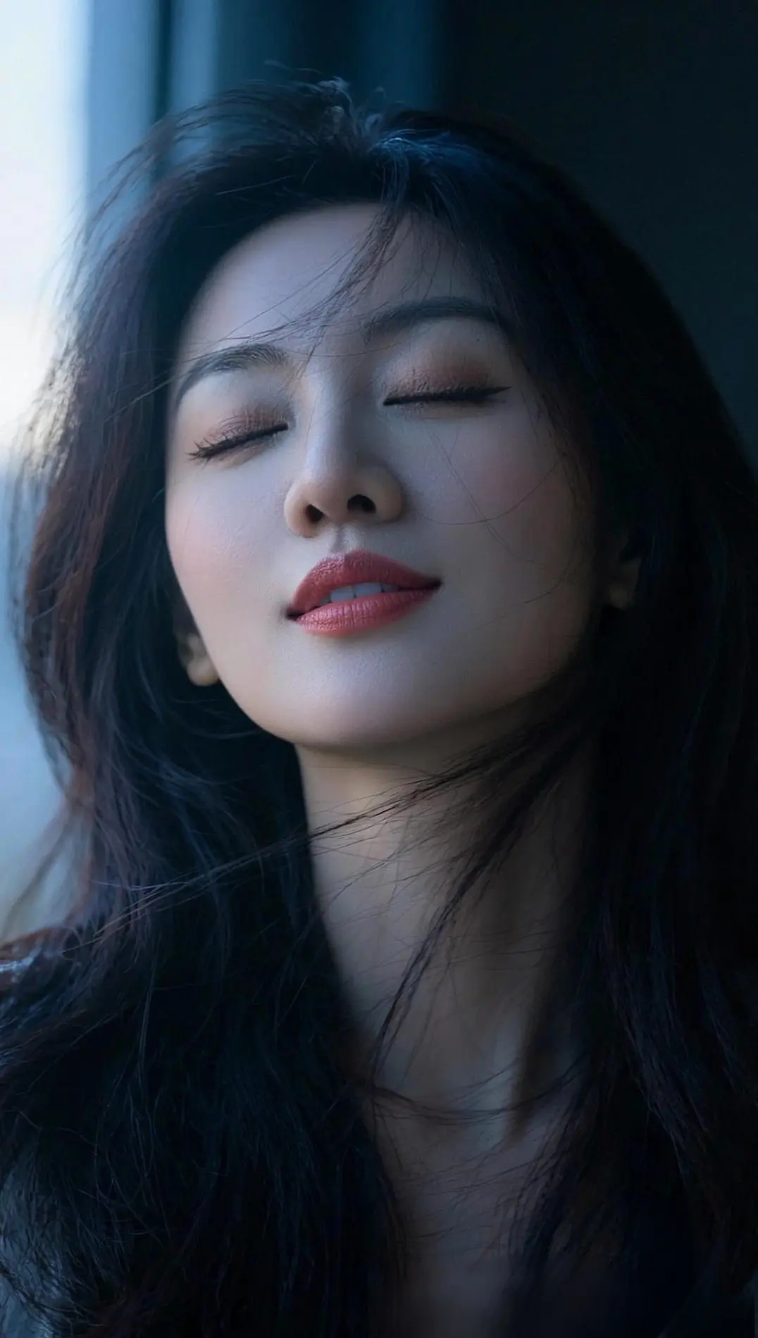 今天的一切和所有的情绪，都是在为以前的选择而买单，我不想回头看，也不想...