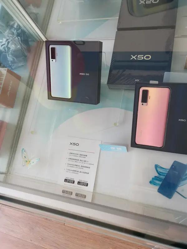 vivo X500值不值得买，得好好盘盘。它大概率9月下旬发布，提前入局抢热度。