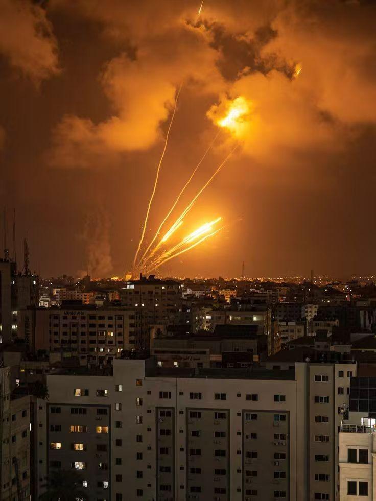 从嚣张到狼狈！以色列终于承认，在12天战争，有75枚伊朗中程弹道导弹直接命中以色