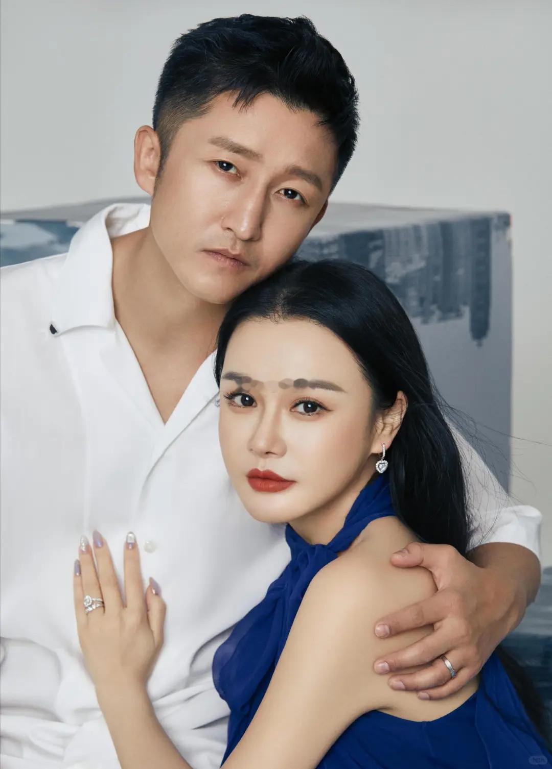 冉莹颖说要和邹市明同居了 两口子折腾一圈又回到一间房，说明心里还是有彼此。挺好的
