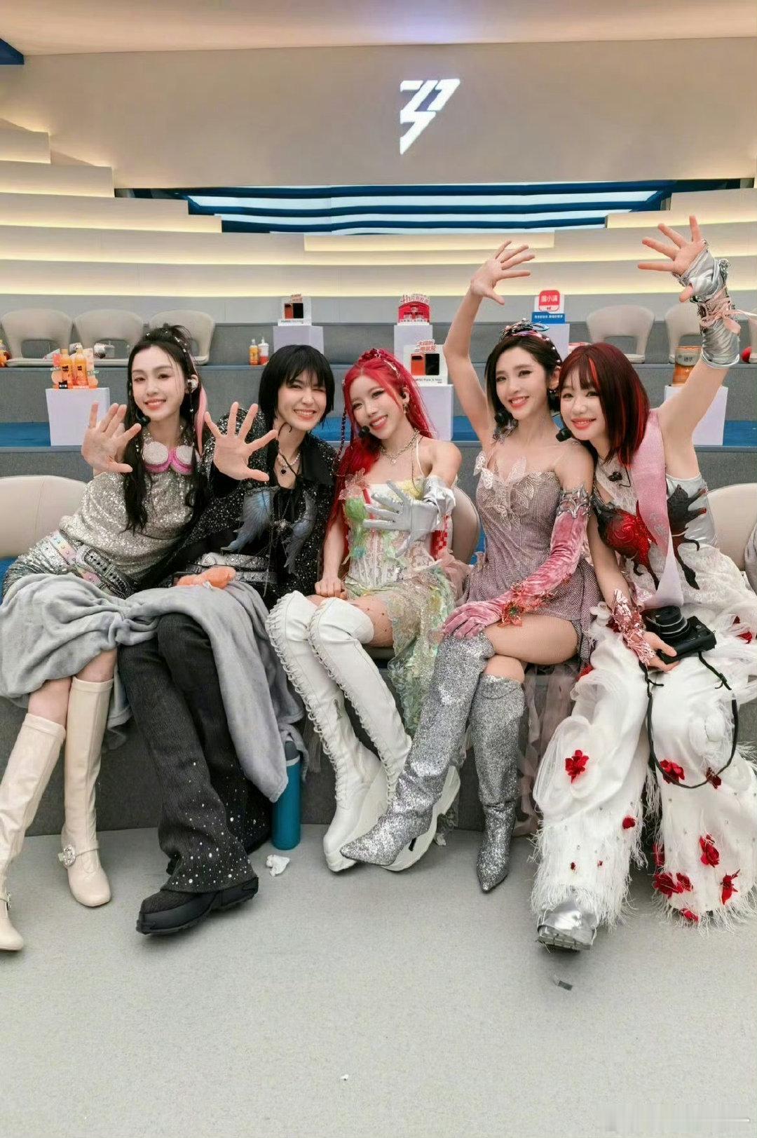 曾沛慈每一公的伙伴都难忘乘风2026 曾沛慈说不论高低都美丽，因为尽全力了呀。那