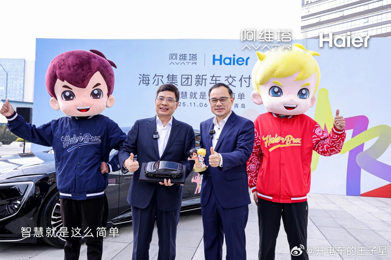 在浦东机场等待去成都​问了一个很白痴的问题​转机要不要重新弄行李​[泪奔][泪奔