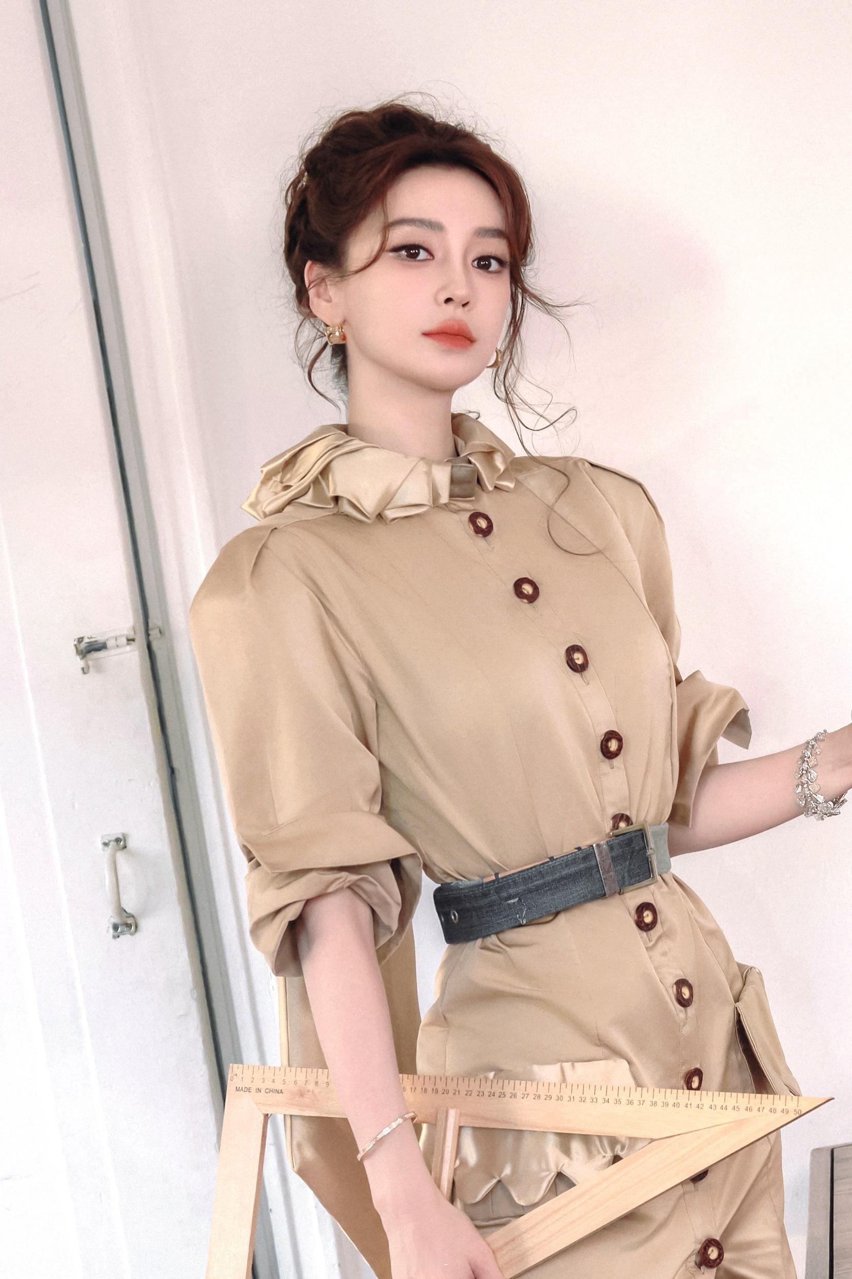 angelababy angelababy “情起一时的喜欢不叫热爱，长久无言的