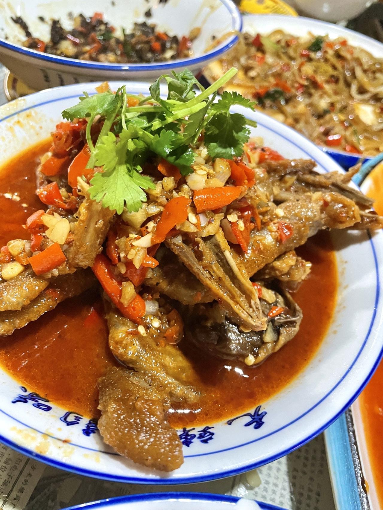 无辣不欢爱好者必须必须看过来‼️
去了一次真的就爱上了
我们是6个人 先开始我去