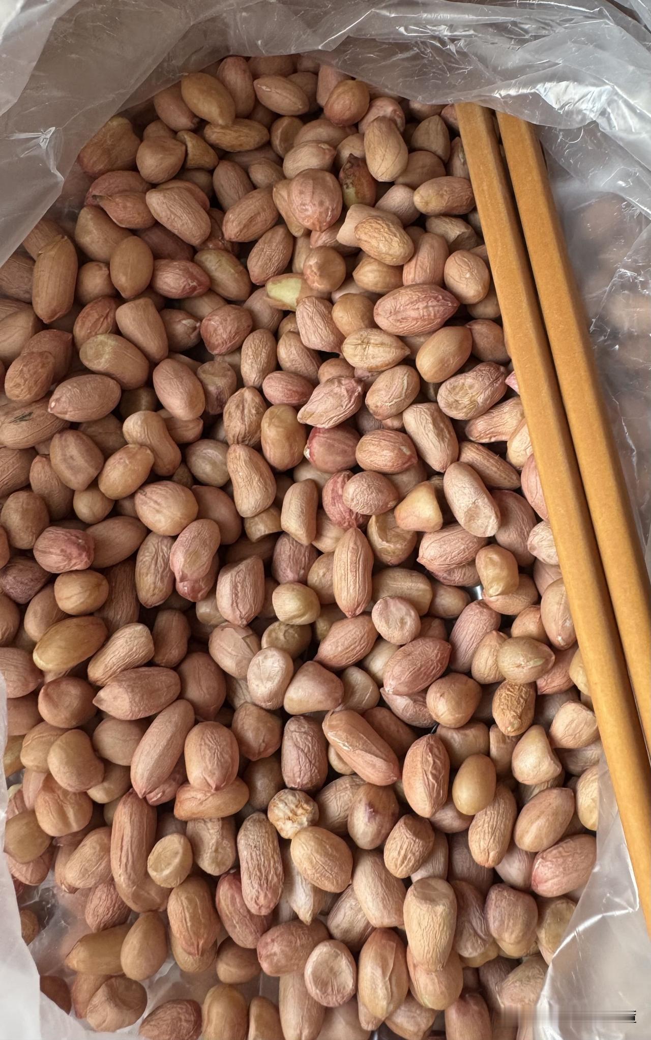 看看我在网上买的花生米。
在网上买过一次后，就能有好长一段时间不看淘宝。
买的东