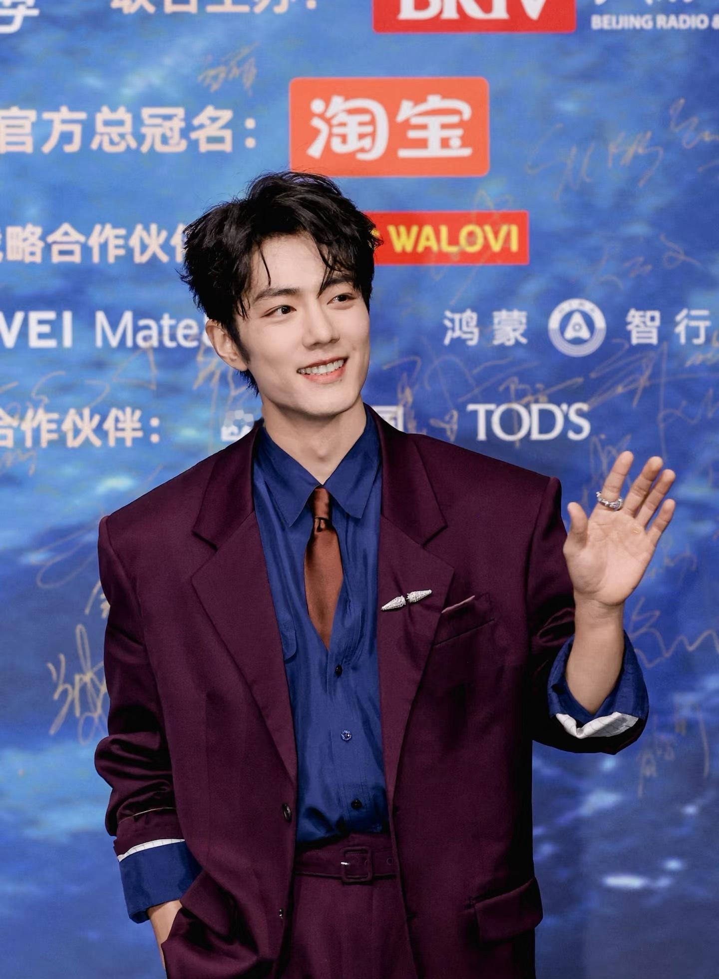 昨天v指数出来了，肖战依旧是最热艺人，焦点中心