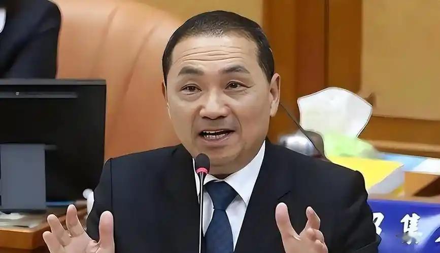 侯友宜模糊身份表述引争议，民族认同从无折中余地
 
新北市长侯友宜在议会备询时，