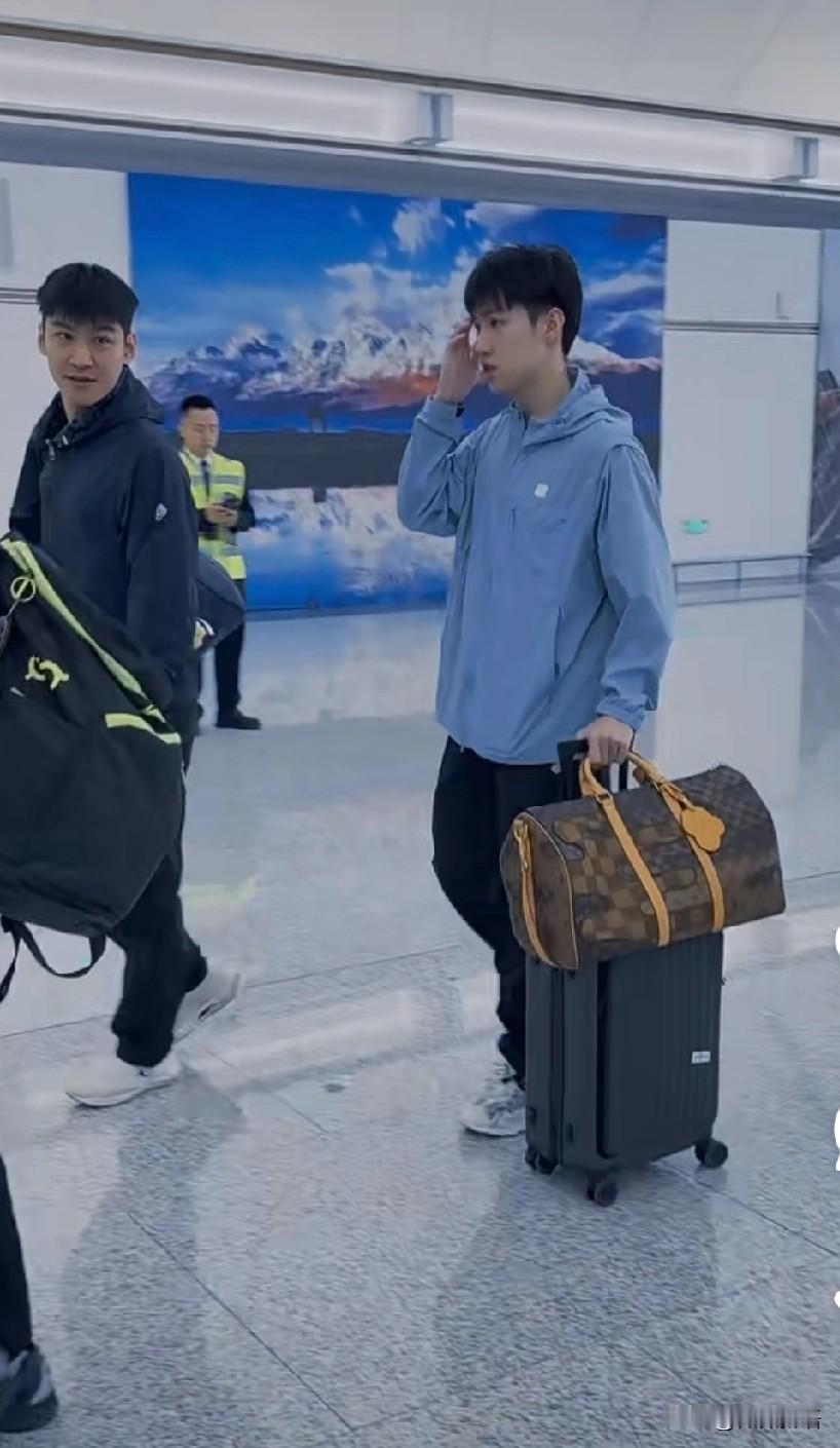 志强教练也跟着去阿拉木图了。
参加WTT常规挑战赛阿拉木图站资格赛的队员昨天就先