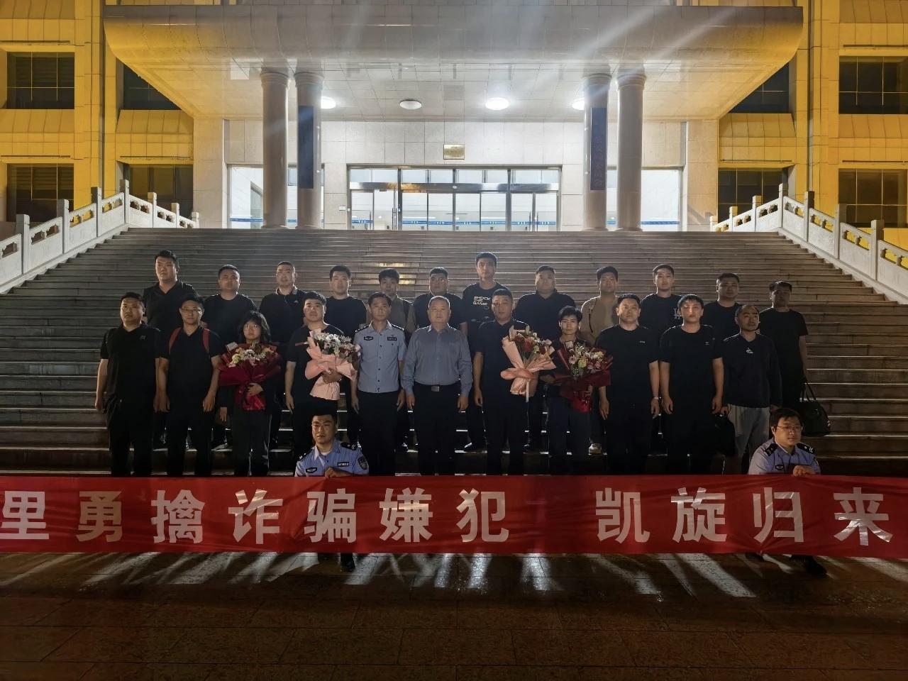近日，山东滨州无棣公安千里奔赴福建福州、江西萍乡，成功全链条捣毁一处特大假古董电